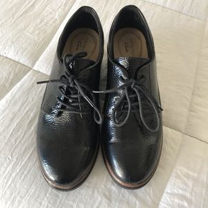 Clarks black patent leather loafers size 8.5 ladies